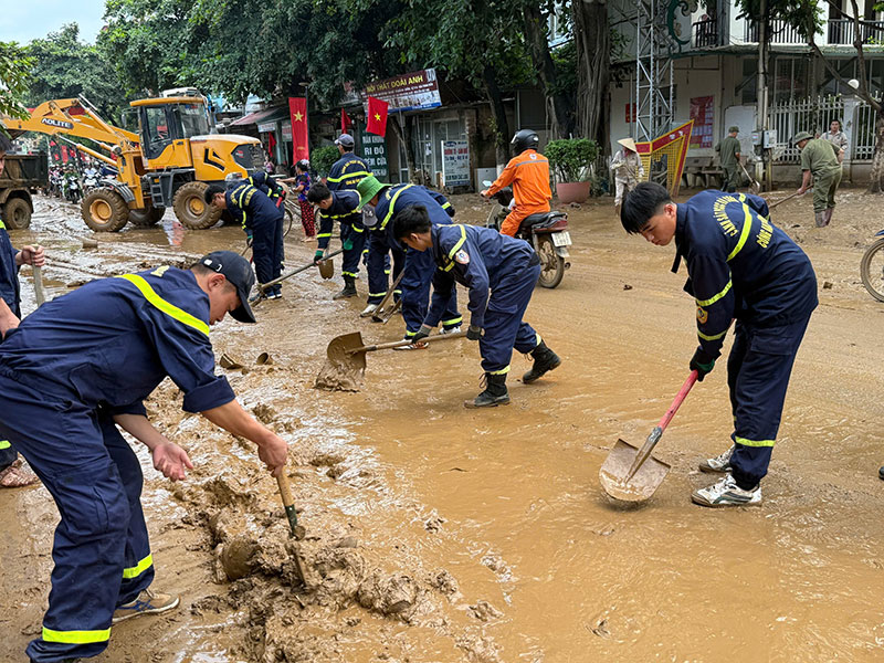 Khẩn trương giúp dân khắc phục hậu quả mưa lũ -1