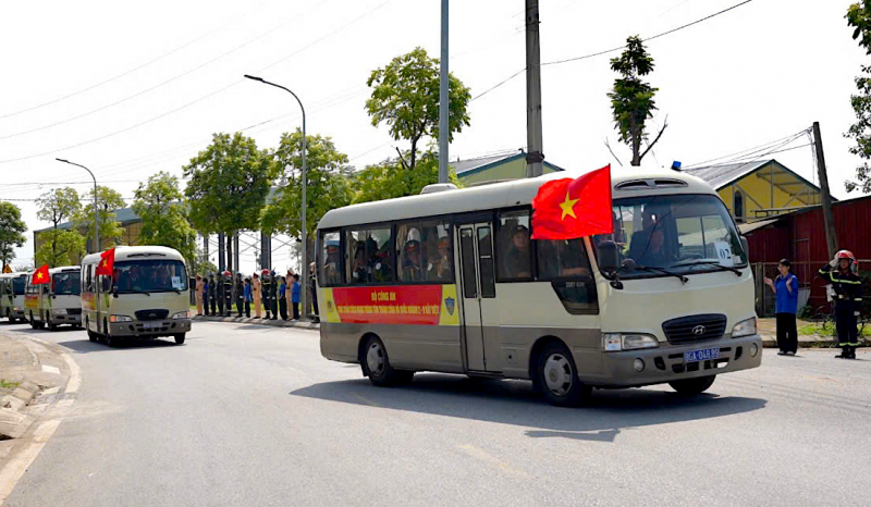 Tình cảm nồng ấm của Cảnh sát cơ động và tuổi trẻ Thủ đô chào đón hơn 800 CBCS A80 -0