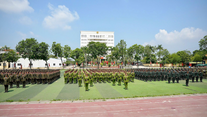 Tình cảm nồng ấm của Cảnh sát cơ động và tuổi trẻ Thủ đô chào đón hơn 800 CBCS A80 -0