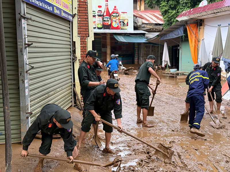 Khẩn trương giúp dân khắc phục hậu quả mưa lũ -4