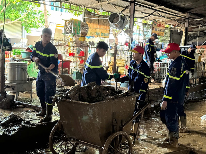 Khẩn trương giúp dân khắc phục hậu quả mưa lũ -8