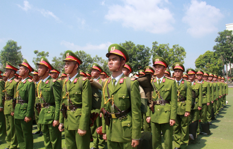 Tình cảm nồng ấm của Cảnh sát cơ động và tuổi trẻ Thủ đô chào đón hơn 800 CBCS A80 -2