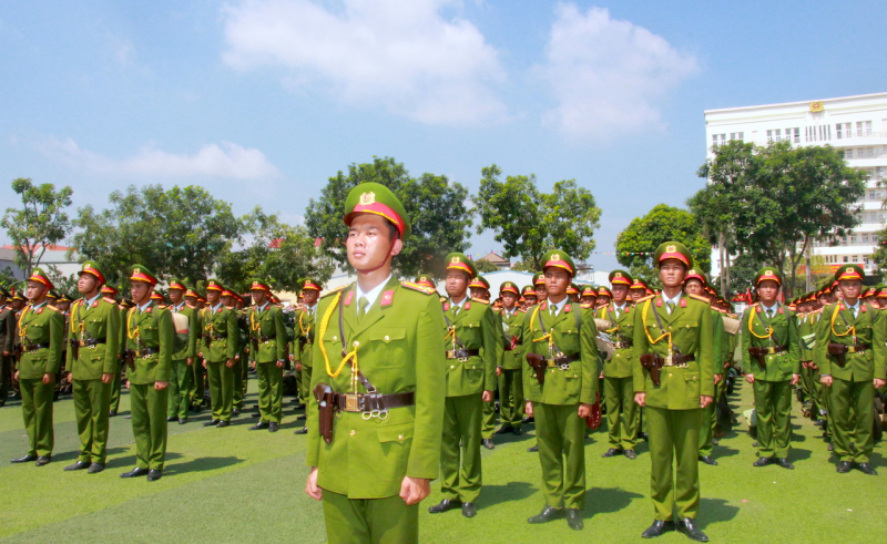 Tình cảm nồng ấm của Cảnh sát cơ động và tuổi trẻ Thủ đô chào đón hơn 800 CBCS A80 -3