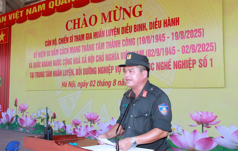 Tình cảm nồng ấm của Cảnh sát cơ động và tuổi trẻ Thủ đô chào đón hơn 800 CBCS A80 -0