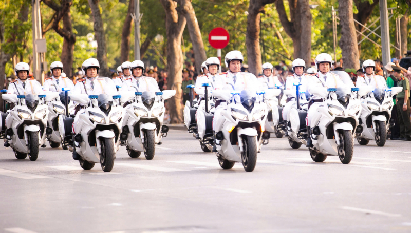 Lực lượng Cảnh vệ CAND biểu diễn bên bờ Hồ: Kịch tính, mãn nhãn, đầy phấn khích  -0