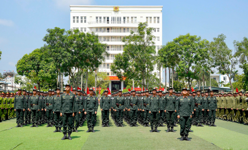 Tình cảm nồng ấm của Cảnh sát cơ động và tuổi trẻ Thủ đô chào đón hơn 800 CBCS A80 -2