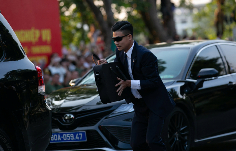 Lực lượng Cảnh vệ CAND biểu diễn bên bờ Hồ: Kịch tính, mãn nhãn, đầy phấn khích -0