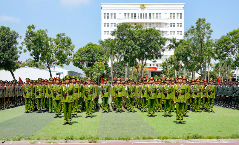 Tình cảm nồng ấm của Cảnh sát cơ động và tuổi trẻ Thủ đô chào đón hơn 800 CBCS A80 -3