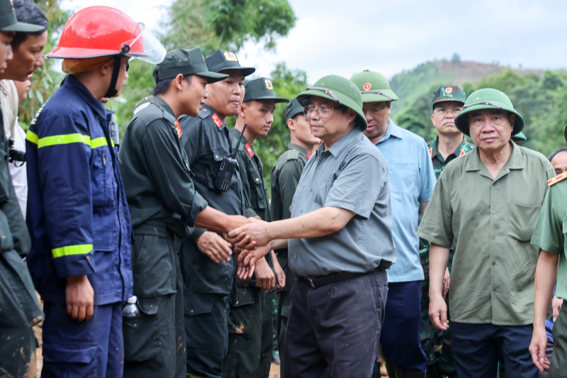 Thủ tướng tới Điện Biên, thăm hỏi người dân, chỉ đạo khắc phục hậu quả thiên tai nặng nề -0
