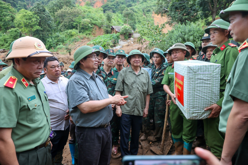 Thủ tướng tới Điện Biên, thăm hỏi người dân, chỉ đạo khắc phục hậu quả thiên tai nặng nề -0