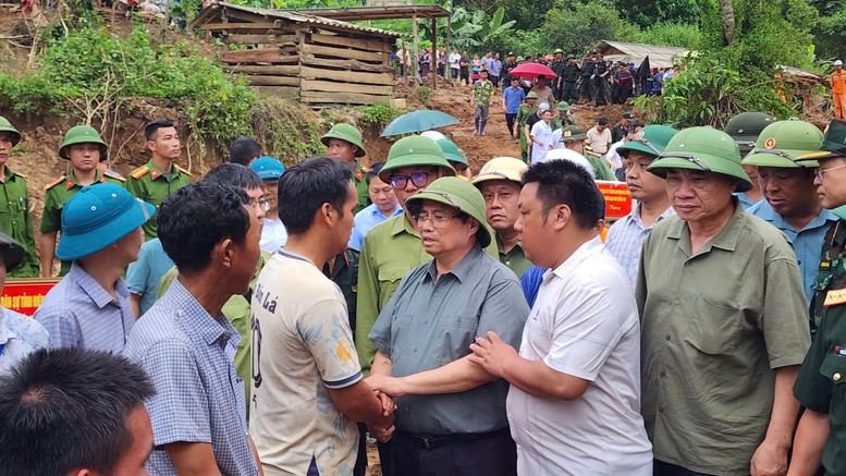Thủ tướng tới Điện Biên, thăm hỏi người dân, chỉ đạo khắc phục hậu quả thiên tai nặng nề -0