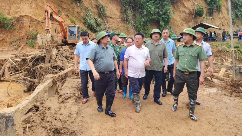 Thủ tướng tới Điện Biên, thăm hỏi người dân, chỉ đạo khắc phục hậu quả thiên tai nặng nề -0