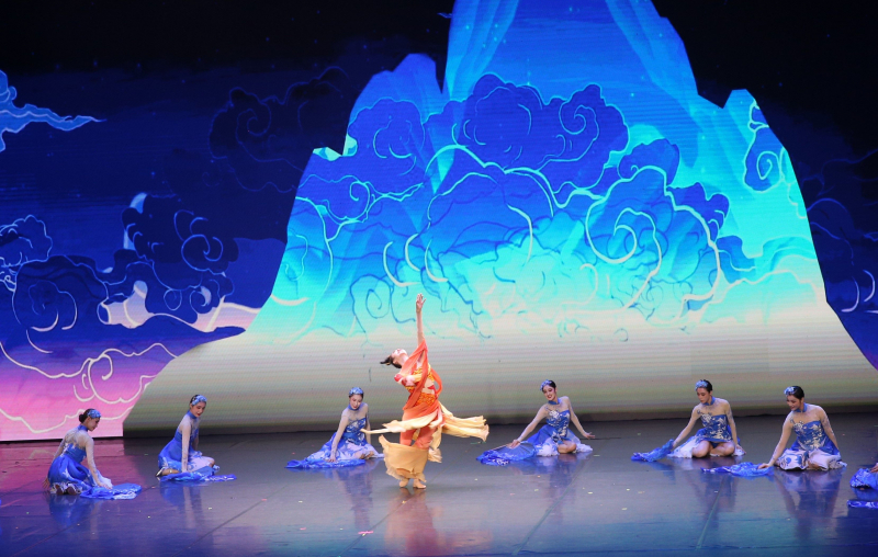 Sắc màu văn hoá Trung Hoa rực rỡ trên sân khấu Nhà hát Hồ Gươm -0