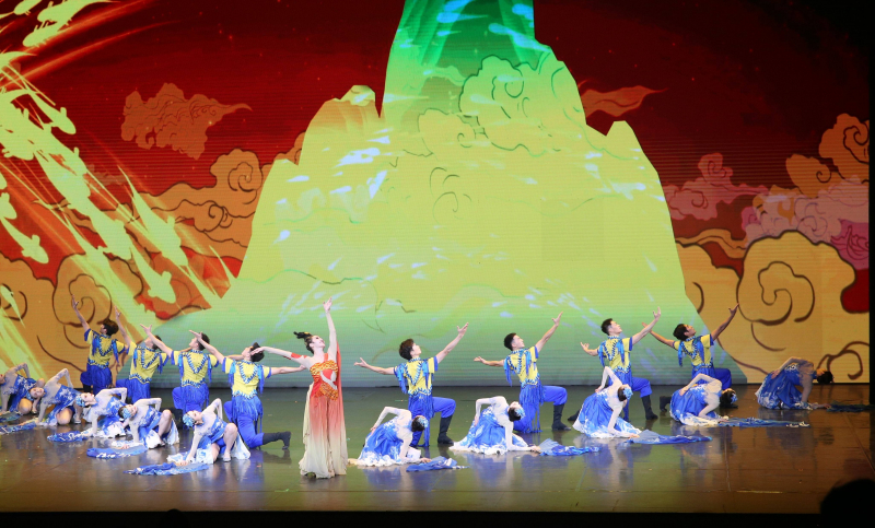 Sắc màu văn hoá Trung Hoa rực rỡ trên sân khấu Nhà hát Hồ Gươm -1