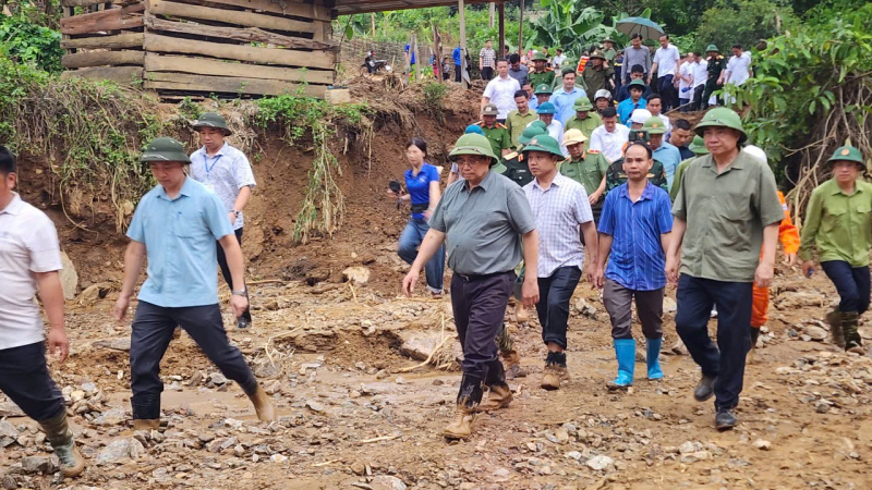 Thủ tướng tới Điện Biên, thăm hỏi người dân, chỉ đạo khắc phục hậu quả thiên tai nặng nề -0
