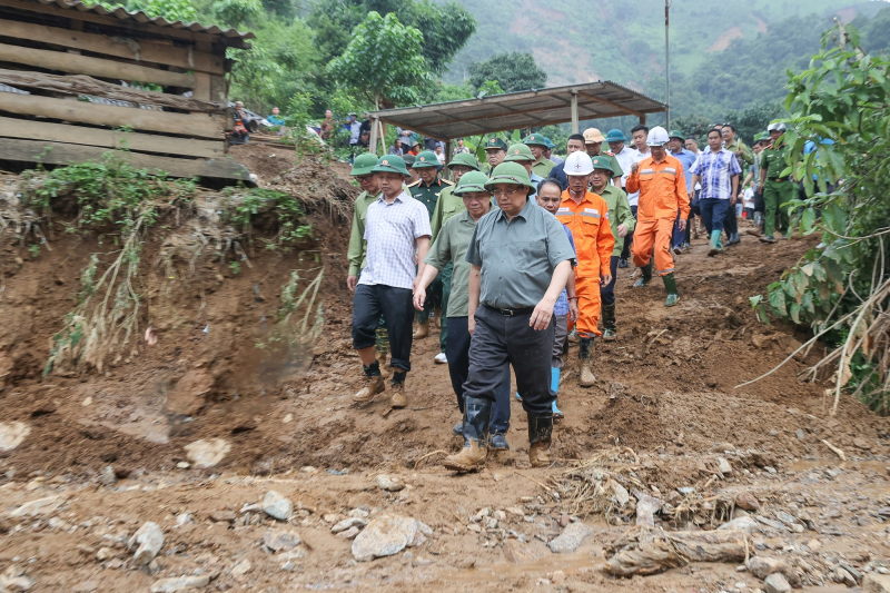 Thủ tướng tới Điện Biên, thăm hỏi người dân, chỉ đạo khắc phục hậu quả thiên tai nặng nề -0