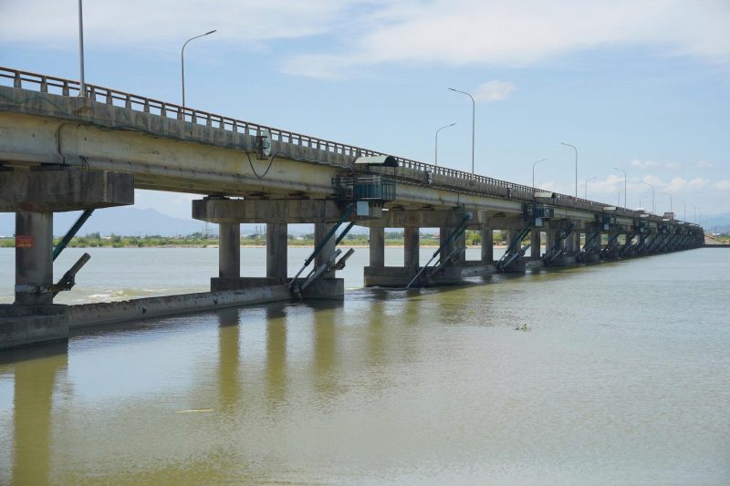 Hơn 348 tỷ đồng sửa chữa đập ngăn mặn giữ ngọt lớn nhất Đông Nam Á -0