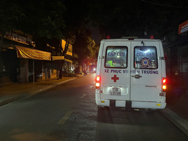 Người đàn ông tử vong bất thường bên cạnh xe máy trên vỉa hè -0