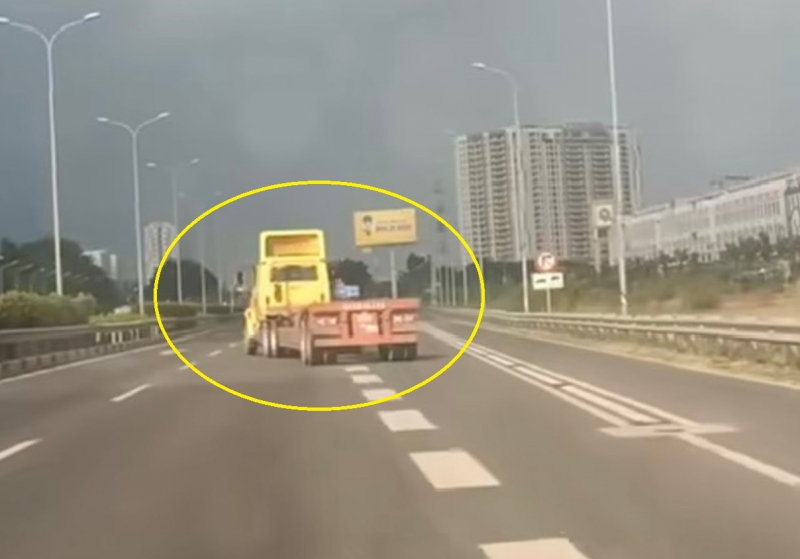 Tài xế xe đầu kéo buồn chuyện gia đình nên lạng lách trên đường dẫn cao tốc để…giải khuây -0