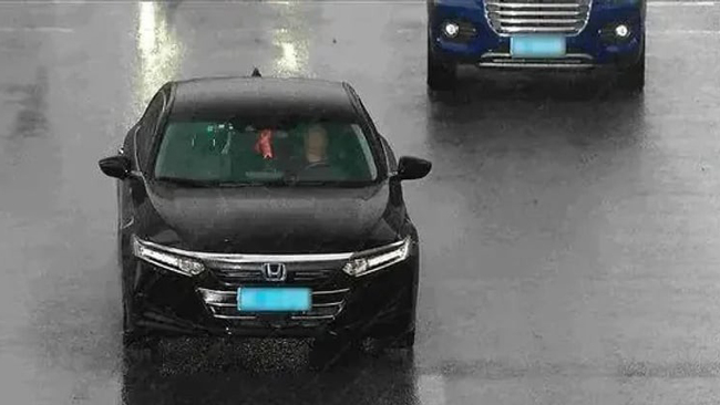 Lấy trộm 8 chiếc xe chỉ để về nhà! -0