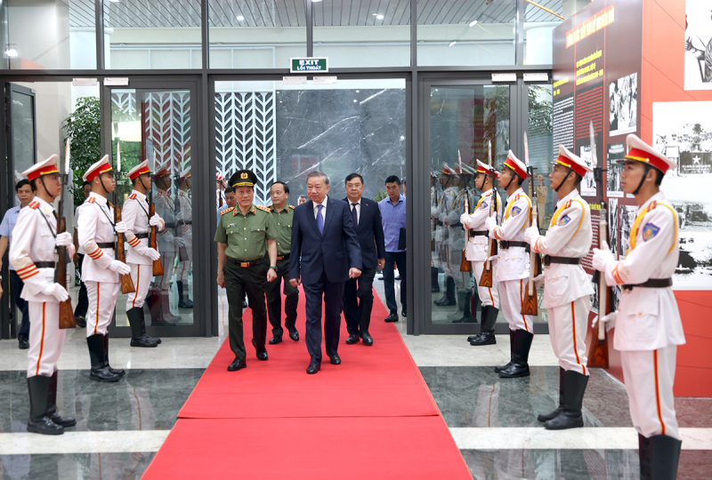 Tổng Bí thư Tô Lâm gặp mặt thân mật điển hình tiên tiến Đại hội Thi đua 