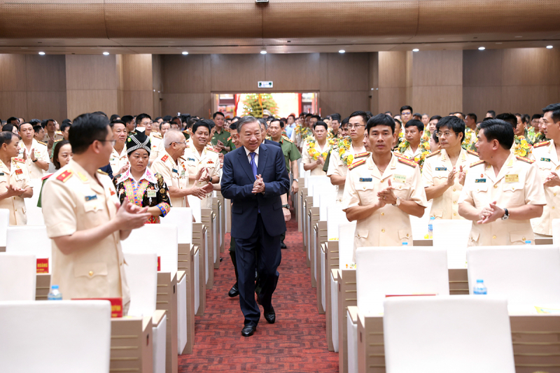 Tổng Bí thư Tô Lâm gặp mặt thân mật điển hình tiên tiến Đại hội Thi đua 