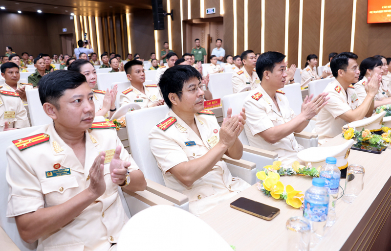 Tổng Bí thư Tô Lâm gặp mặt thân mật điển hình tiên tiến Đại hội Thi đua 