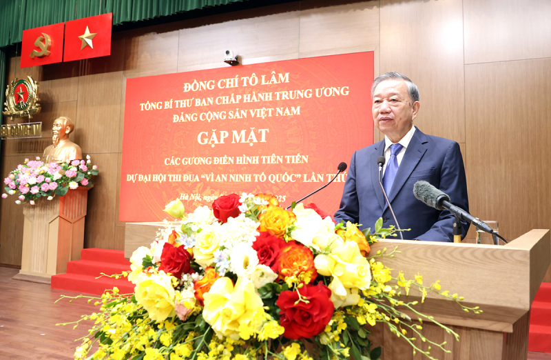 Tổng Bí thư: Đưa thi đua vào công việc hằng ngày, để từng CBCS đều có sáng kiến, hành động