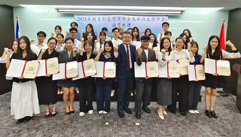 Học sinh Việt Nam được trao nhiều học bổng du học -0