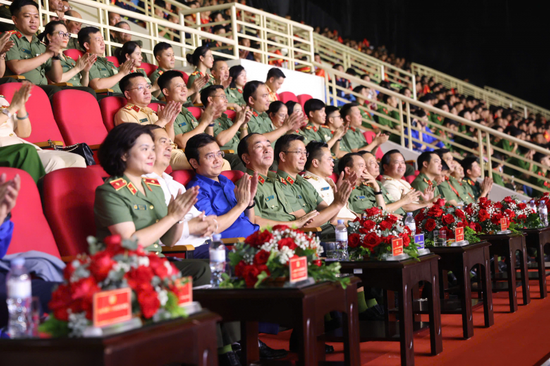 Khát vọng cống hiến lan tỏa cảm hứng từ những điển hình tiên tiến -0