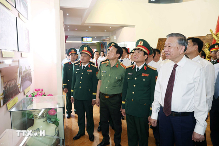 Tổng Bí thư: Xây dựng Quân đoàn 12 thực sự là 'quả đấm thép' trong giai đoạn mới -0