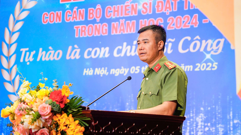 Tuyên dương 834 học sinh tiêu, xuất sắc là con em cán bộ, chiến sĩ Công an Hà Nội -0