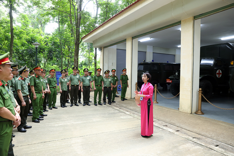 Đoàn đại biểu, điển hình tiên tiến trong CAND báo công dâng Bác -3