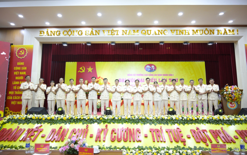 Trường Cao đẳng ANND đoàn kết, thống nhất thực hiện thắng lợi Nghị quyết đại hội đề ra -0