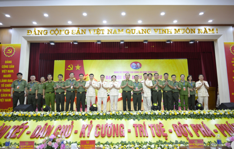 Trường Cao đẳng ANND đoàn kết, thống nhất thực hiện thắng lợi Nghị quyết đại hội đề ra -0