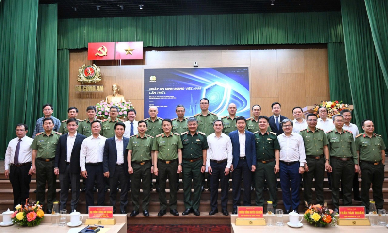 Xây dựng thế trận an ninh nhân dân vững chắc trên không gian mạng -1