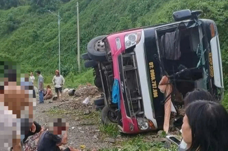 Lật xe khách trên Dốc Cun khiến một người tử vong -0