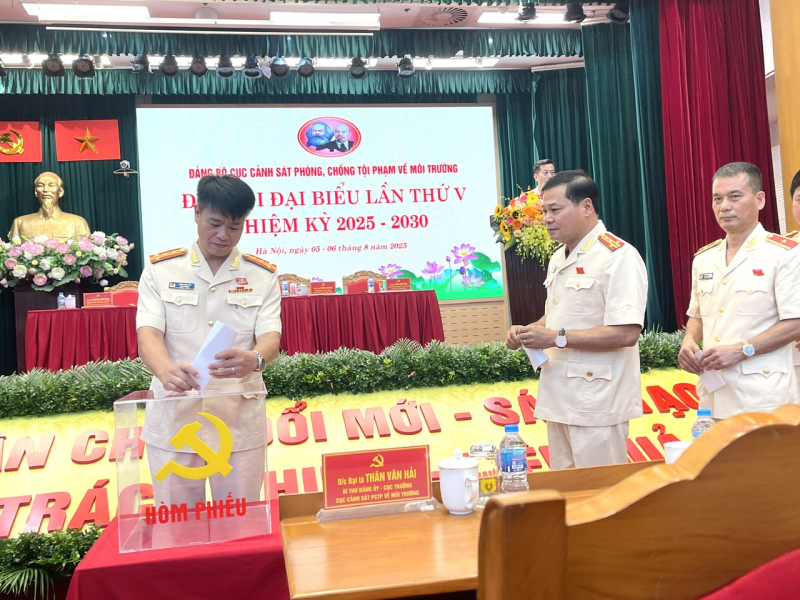Đấu tranh hiệu quả tội phạm về môi trường vì an toàn sức khỏe giống nòi và sự phát triển bền vững của đất nước -0