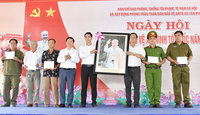 Tiếp nối chặng đường xây dựng “điểm tựa lòng dân” nơi cực Nam Tổ quốc -0