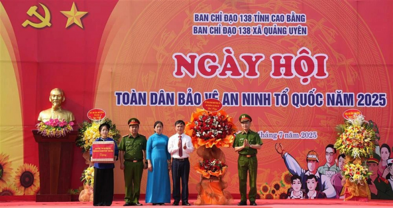 Deputy Minister Nguyen Ngoc Lam attends “All People Protecting National Security” Festival in Cao Bang province -0