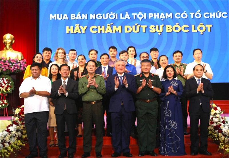 Entire society requested to join hands in combating human trafficking -0