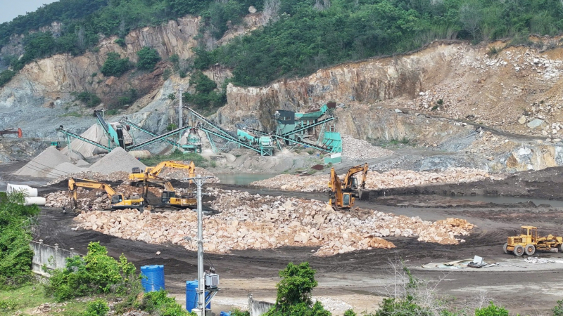 Đường dây khai thác sai phép hơn 7.000 m³ đá, thu lợi bất chính hơn 1 tỷ đồng -0