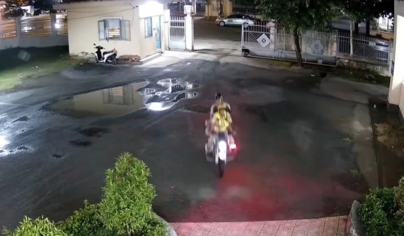 CSGT Công an Đồng Nai kịp thời đưa bé gái bị co giật đi cấp cứu  -0