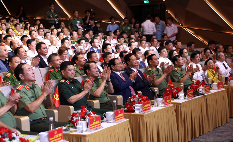 Biến phong trào thi đua thành sức mạnh vĩ đại giữ gìn non sông gấm vóc muôn đời bền vững -1