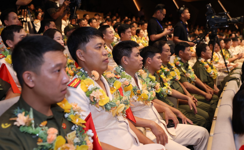 Biến phong trào thi đua thành sức mạnh vĩ đại giữ gìn non sông gấm vóc muôn đời bền vững -1