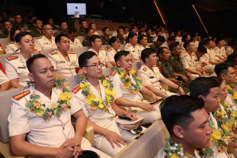 Biến phong trào thi đua thành sức mạnh vĩ đại giữ gìn non sông gấm vóc muôn đời bền vững -1
