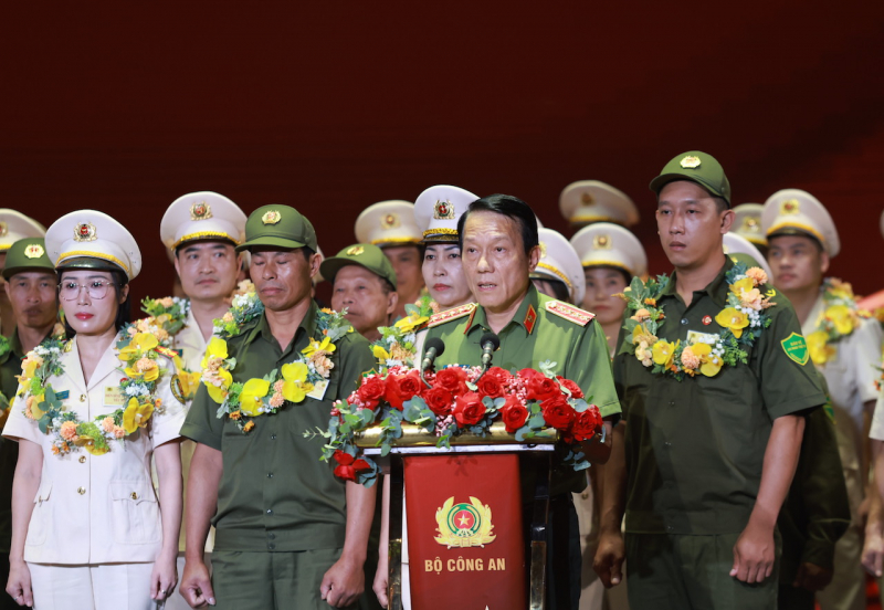 Biến phong trào thi đua thành sức mạnh vĩ đại giữ gìn non sông gấm vóc muôn đời bền vững -0