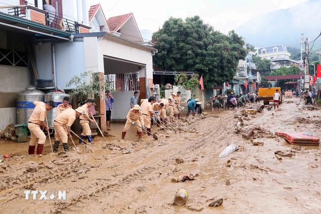 Thủ tướng: Khắc phục hậu quả thiên tai, đảm bảo điều kiện học tập cho học sinh -0