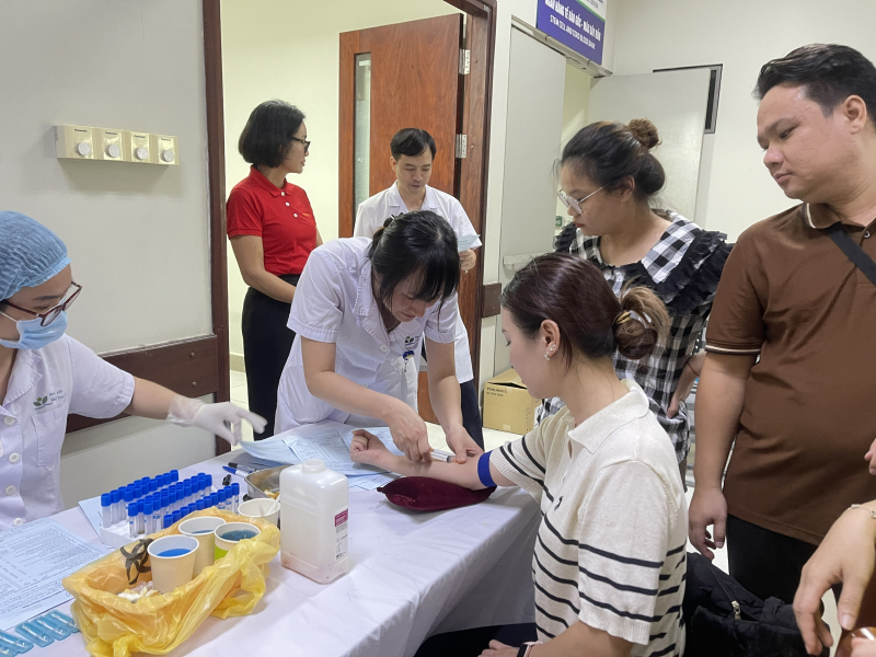 Hơn 100 cán bộ, công nhân viên Tổng Công ty Mobifone hiến máu tình nguyện tại Bệnh viện Nhi Trung ương -0