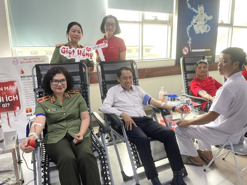 Hơn 100 cán bộ, công nhân viên Tổng Công ty Mobifone hiến máu tình nguyện tại Bệnh viện Nhi Trung ương -0